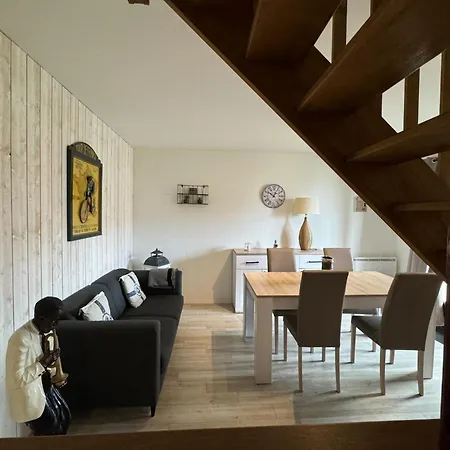 Comfortable Duplex With Furnished Balcony